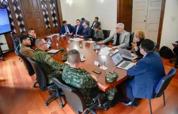 En la reunión participaron altos mandos militares, así como funcionarios del Ministerio del Interior y de la Unidad Nacional de Protección (UNP). FOTO: Ministerio del Interior