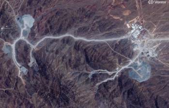 Esta imagen satelital, cortesía de Vantor, muestra una vista general del complejo de túneles de Pickaxe Mountain, adyacente a la instalación nuclear de Natanz, cerca de Natanz, provincia de Isfahán, en el centro de Irán, el 30 de junio de 2026. Foto: AFP