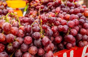 Las uvas son comunes en esta época decembrina justo para los 12 deseos del 31 de diciembre. FOTO: Camilo Suárez