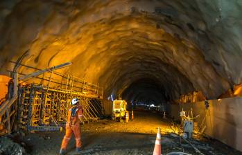 Odinsa reportó ingresos por COP 117.190 millones en el primer trimestre de 2026, impulsados por el crecimiento de sus concesiones aeroportuarias y viales, entre ellas el Túnel de Oriente y el aeropuerto El Dorado. FOTO Juan Antonio Sánchez