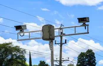 Millones de fotomultas en Colombia quedarían sin validez tras la investigación de la Supertransporte a 37 organismos de tránsito por presuntas irregularidades en cámaras de fotodetección. FOTO Camilo Suárez