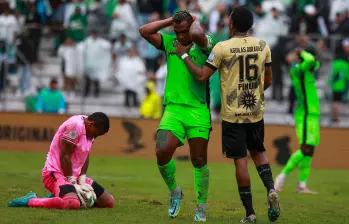 El poderío del equipo en el Atanasio parece no trasladarse a otros escenarios, y esa es una deuda que Gandolfi deberá saldar si quiere que Nacional compita de verdad en las instancias decisivas. Foto: Manuel Saldarriaga Quintero.