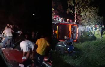 El bus terminó volcado en la vía Panamericana, en Cauca. FOTO: X- @Marovaan, @Ruben723.