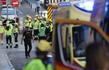 El colapso de un edificio en obras en la calle Hileras, en pleno centro de Madrid, dejó cuatro muertos y varios heridos. Las autoridades mantienen acordonada la zona mientras avanzan las investigaciones. FOTO: AFP