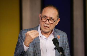 El ministro de Trabajo, Antonio Sanguino, defendió la convocatoria a una constituyente que, a su juicio, “está más que justificada” ante lo que considera trabas del Consejo de Estado frente al salario mínimo y las demoras de la Corte Constitucional en el trámite de la reforma tributaria. Foto: Colprensa