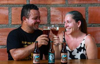 En su finca, con una vista único al río Cauca, tienen una planta cervecera de 600 litros de capacidad certificada por el Invima. FOTO MANUEL SALDARRIAGA