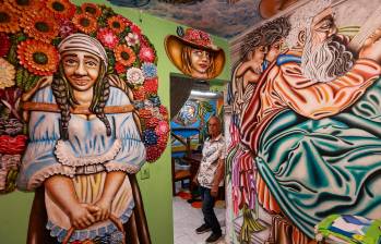 El maestro Carlos Maldonado vive literalmente en un museo hecho por él mismo. FOTO manuel saldarriaga