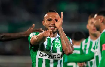Elf utbolista Andrés Sarmiento anotó el segundo gol del cuadro verde en el duelo que se juega en el estadio Jaraguay de la capital de Córdoba. Foto: Camilo Suárez