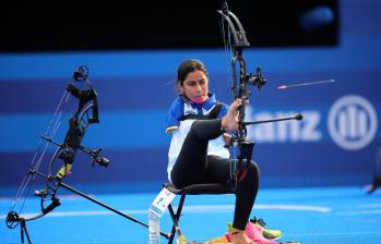 La joven paratleta de tiro con arco, Sheetal Devi de 17 años, nació sin brazos. FOTO: GETTY