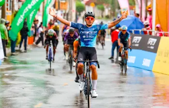Cristian Vélez, el corredor más aplaudido en la primera etapa de la Vuelta de la Juventud. FOTO CORTESÍA ÁNDERSON BONILLA
