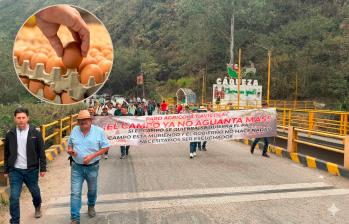 Campesinos aseguran que hay una crisis del huevo. FOTO EL COLOMBIANO Y FOTO TOMADA DE X (@Marovaan).