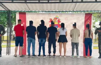 Disidentes de las Farc que se entregaron al Ejército, eran parte del grupo de alias Iván Mordisco. FOTO: Ministerio de Defensa