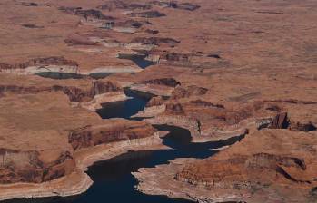 Los embalses Lake Powell y Lake Mead alcanzaron su nivel conjunto más bajo desde 1957, mientras Colombia monitorea el comportamiento de sus reservas ante la llegada de un fenómeno de El Niño. FOTO: Getty Images. 