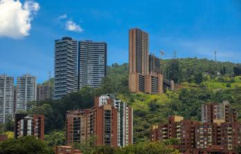 Para los analistas, el incremento del 23% en el salario mínimo añadió presiones adicionales. Por el lado de la demanda, eleva el precio máximo de la vivienda VIS, encareciendo su acceso en un contexto en el que los ingresos de los hogares no crecen al mismo ritmo. Foto: Camilo Suárez