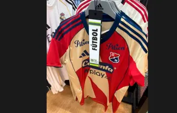 Esta sería el diseño de la Camiseta Alternativa del DIM para el duelo del domingo, en el Atansio, ante Junior. FOTO @santigaviria86