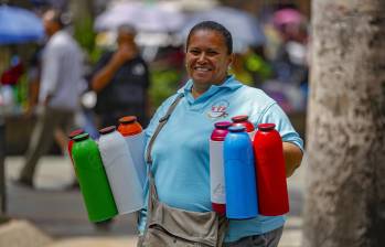Gisela Ardila fue la cabeza visible de Asotintos desde su creación. Esta asociación de mujeres trabajadoras que venden tinto en el Parque de Berrío lucha por la reivindicación de sus derechos. Foto: Manuel Saldarriaga