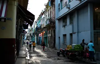 Tras la caída del líder del régimen venezolano Nicolás Maduro, la isla se quedó sin su principal proveedor de petróleo, lo que la sumió en una nueva crisis. FOTO: Getty