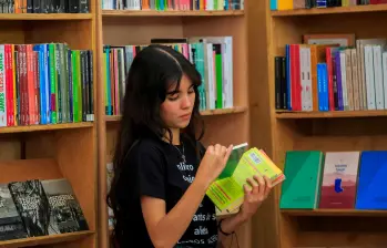 Las personas entre los 29 y 59 años son las que más prestaron libros en 2025. FOTO: Camilo Suárez