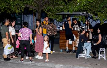 El emprendimiento La Stoa Café está ubicado a todo el frente del Museo de Arte Moderno de Medellín, en el sector de Ciudad del Río. Venden cafés que traen de las diferentes regiones del país. FOTO jaime pérez 