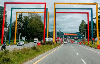 La escultura acompaña el paisaje en inmediaciones del aeropuerto desde los años 80. FOTO: MANUEL SALDARRIAGA