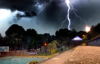 Imagen de referencia de un rayo caído en Antioquia. FOTO: EL COLOMBIANO