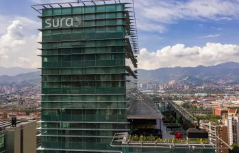 Grupo SURA propondrá a sus accionistas un programa de readquisición de acciones por hasta $500.000 millones, con vigencia prevista hasta marzo de 2028. FOTO Manuel Saldarriaga
