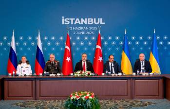 Delegaciones de Rusia y Ucrania se reunieron nuevamente en Estambul, esto tras tres años de guerra, siendo este uno de los mayores conflictos en Europa desde la Segunda Guerra Mundial. Foto: GETTY