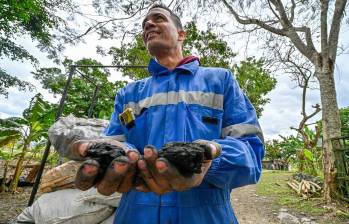 La crisis energética lleva ocurriendo ya desde hace varias semanas en la isla. Sus habitantes buscan soluciones para afrontar la situación. Foto: AFP. 