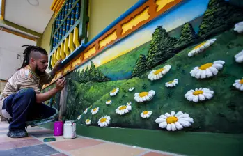 Nidgan Suárez tiene 35 años y es artista empírico, pero ha “bebido” de la tradición local y ha hecho talleres de escultura. FOTO Julio César Herrera.