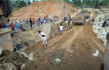 Esta sería la zona donde el Invías denuncia el paso no autorizado y el cobro a ciudadanos que desean pasar desesperadamente por el puente que conecta con el departamento de Córdoba. FOTO: Cortesía Instituto Nacional de Vías (Invías)