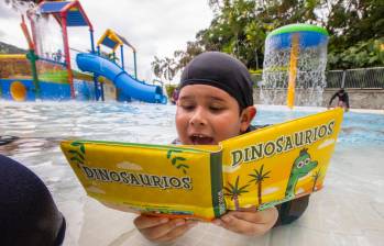 Cada fin de semana, más de 60 personas disfrutan de lecturas en voz alta con cuentos cortos que buscan enseñarles a los niños que la lectura no es aburrida. FOTOS Esneyder Gutiérrez Cardona