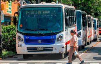 Los costos operativos del transporte público, la disminución de pasajeros y el incremento de los insumos de los vehículos hacen que este servicio cada vez sea menos viable. FOTO ESNEYDER GUTIÉRREZ