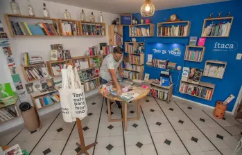 Ítaca Librería, ubicada en Laureles, hace parte del Tour de LibrerpiasFOTO: Esneyder Gutiérrez.