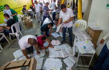 El preconteo de votos para conocer el resultado preliminar de las elecciones es realizado por los jurados de votación. FOTO: Archivo EL COLOMBIANO