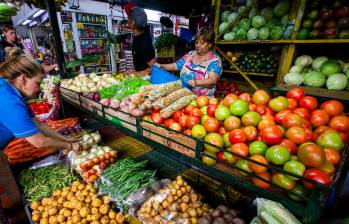 En la Plaza Minorista ofrecen diversa oferta de alimentos para estas festividades navideñas. FOTO Julio Herrera