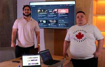 De izquierda a derecha Cristian Berrio y Carlos Jiménez. Ambos crearon Wemany, una plataforma antioqueña que reúne herramientas de comunicación, formación y monetización para comunidades digitales. FOTO CORTESÍA