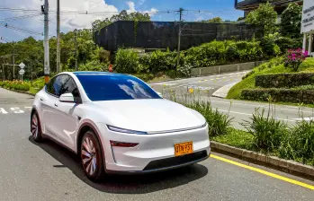 Los modelos Tesla Model Y y Tesla Model 3 lideraron las ventas en Medellín durante marzo, superando incluso a vehículos tradicionales. FOTO: Manuel Saldarriaga