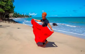 Sheila Osorio, folklorista loiceña y gestora cultural. Imparte clases de baile Bomba para mantener viva la tradición de raíces africanas en Puerto Rico. Foto Juan Antonio Sánchez.