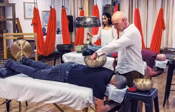 En los cimientos del hotel, Cristóbal Gámez formó su centro de meditación donde realiza sonoterapia, terapias de relajación y conexión áurica. FOTOS camilo suárez