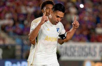 Esta fue la celebración de Falcao al marcar el primer tanto en el duelo ante Unión Magdalena, que terminó ganando Millonarios como visitante 1-3. FOTO TOMADA @MillosFCoficial