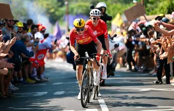 Momento en que Jonas Abrahamsen toma la delantera para vencer en el Tour. FOTO GETTY 