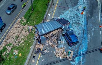 Desde la Alcaldía de Copacabana informaron que por el accidente se presenta movilidad reducida en sentido Bello – Copacabana. Foto: Manuel Saldarriaga Quintero