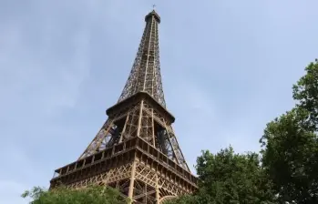 Torre Eiffel entra en huelga tras apartar a trabajadoras durante visita hindú. Foto: AFP