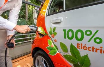 Entre enero y agosto de 2023 se matricularon 2.153 carros eléctricos en Colombia y el segmento tuvo una caída anual del 11,1%. FOTO Juan Antonio Sánchez