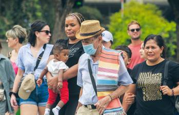 Las autoridades en el departamento han recomendado a la ciudadanía, en especial a los mayores de 60 años, usar tapabocas en caso de tener síntomas como tos persistente, dolor en la garganta, congestión nasal, fatiga y dolor muscular. FOTO: Camilo Suárez