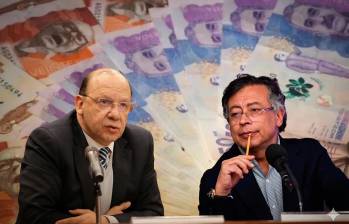 Colombia registra mayor deterioro fiscal de América Latina, en cabeza de Germán Ávila, ministro de Hacienda; y Gustavo Petro, presidente de Colombia. FOTO: Presidencia y Colprensa.