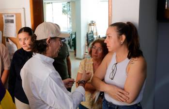 El alcalde realizó un recorrido visitando casas de Carlos E. Restrepo y El Poblado, que fueron los barrios más afectados. FOTO: CAMILO SUÁREZ