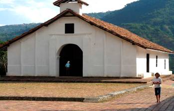 La Iglesia Nuestra Señora de la Candelaria está ubicada en Sabaletas, un corregimiento ubicado en el Magdalena Medio. FOTO Donaldo Zuluaga