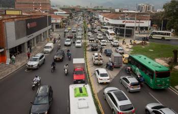 Tras la iniciativa de la Alcaldía de intervenir 783 metros cuadrados entre Exposiciones y San Diego con un corredor verde, Felipe Vélez, excandidato de la Alcaldía propone soterrar esta Avenida 33 siguiendo un plan anterior de Parques del Río. FOTO: Andrés Camilo Suárez Echeverry