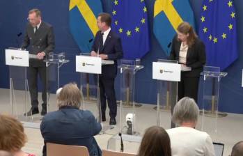 El momento antes de que la ministra de Salud de Suecia, Elisabet Lann, se desmayara. FOTO: CAPTURA DE VIDEO